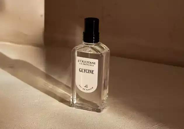 EDP Aquatic sparkle, spicy floral softness, airy musks.