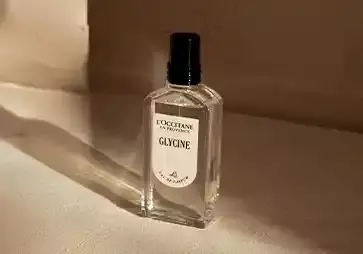 EDP Aquatic sparkle, spicy floral softness, airy musks.