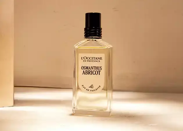 Fresh zest, velvety apricot facets, creamy woody notes.