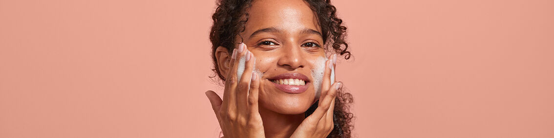 HOW TO BUILD YOUR SKINCARE ROUTINE