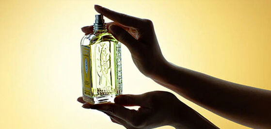 APPLY A ZINGY PERFUME