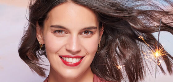 APPLY A STATEMENT LIPSTICK