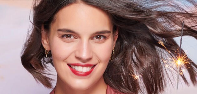 APPLY A STATEMENT LIPSTICK